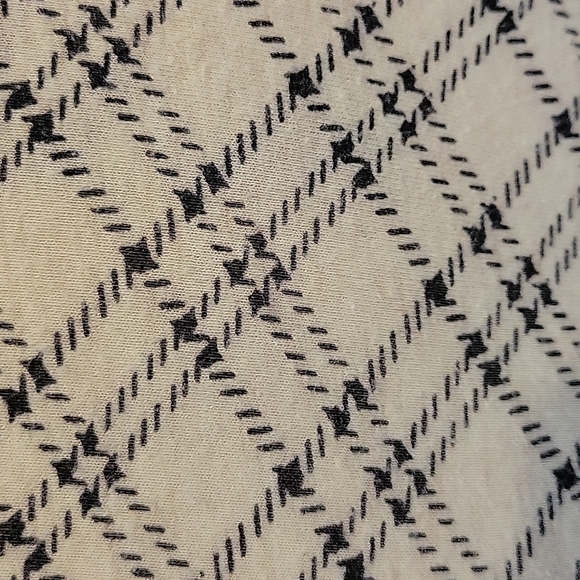 LANDS END black and white turtleneck longsleeved top. - Picture 4 of 6